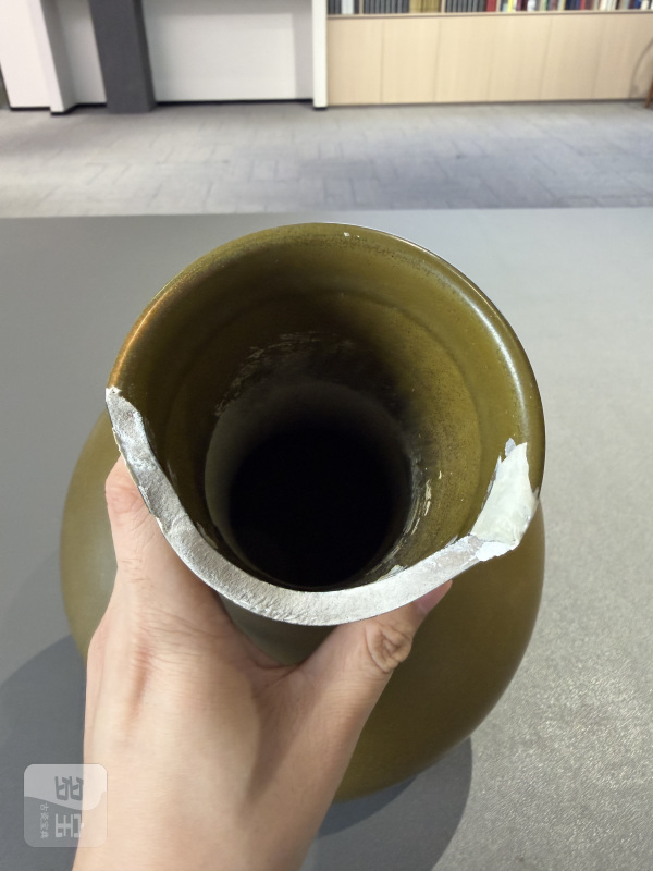 清嘉庆 茶叶末釉荸荠瓶 - 图6
